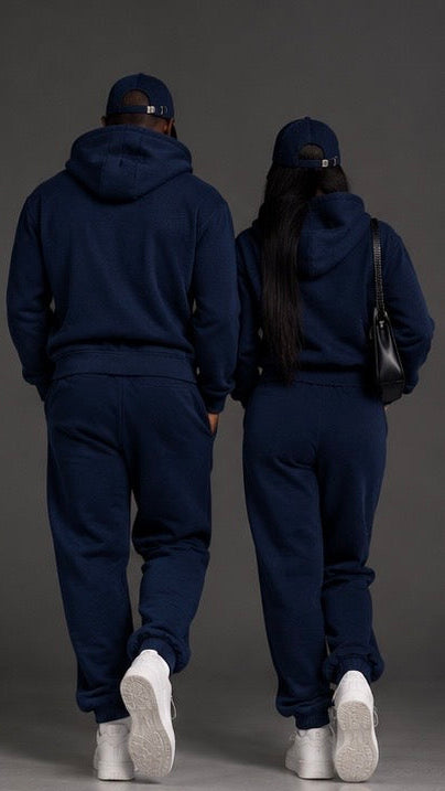 Ensemble bleu IA ROYALE : sweat à capuche et jogging portés de dos