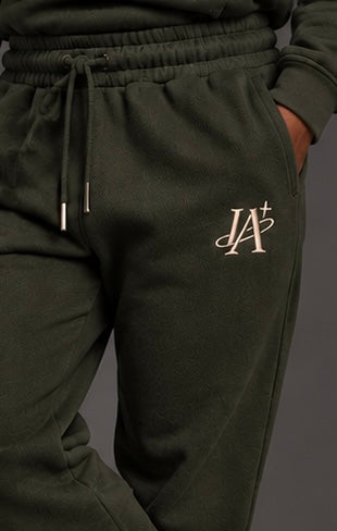 Ensemble vert IA ROYALE : détail de la taille et du logo du jogging