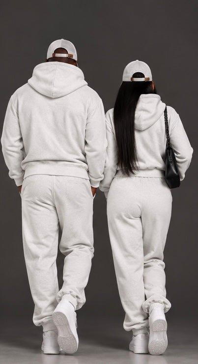Ensemble blanc IA ROYALE : sweat à capuche et jogging portés de dos
