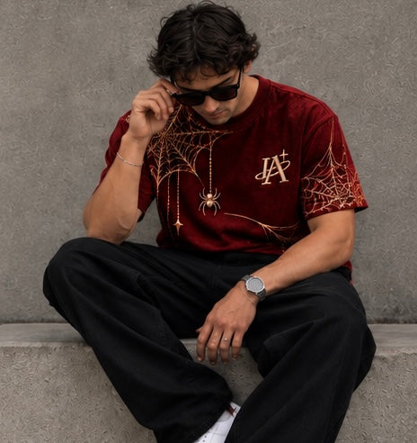 T-shirt Spider IA ROYALE : porté en position assise
