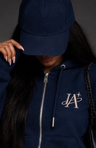 Ensemble bleu IA ROYALE : sweat à capuche porté de face