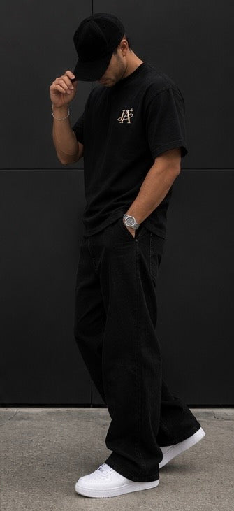 T-shirt noir IA ROYALE : porté de trois quarts