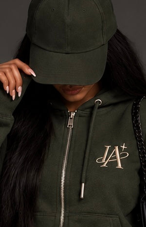Ensemble vert IA ROYALE : sweat à capuche porté de face