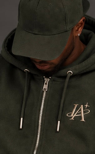 Ensemble vert IA ROYALE : détail du sweat à capuche et du logo