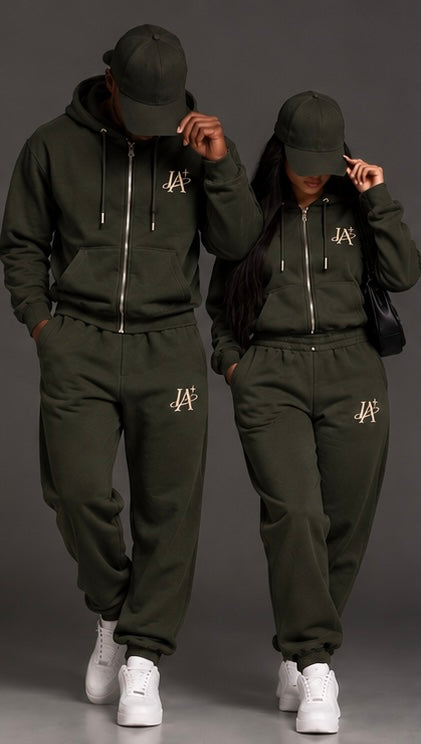 Ensemble vert IA ROYALE : sweat à capuche et jogging portés de face