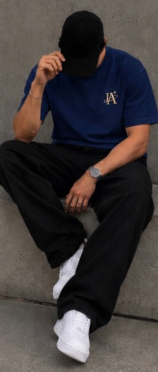 T-shirt bleu IA ROYALE : porté en position assise
