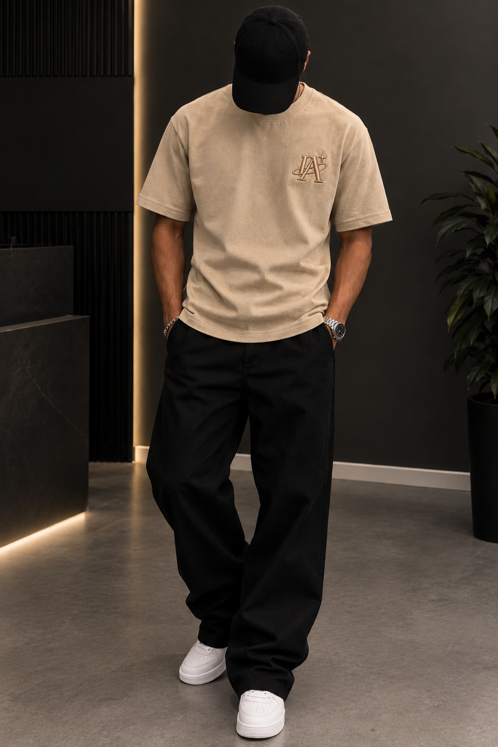 T-shirt beige IA ROYALE : porté de face