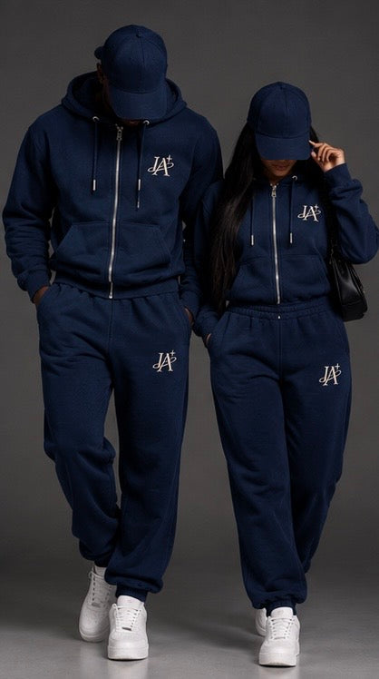 Ensemble bleu IA ROYALE : sweat à capuche et jogging portés de face